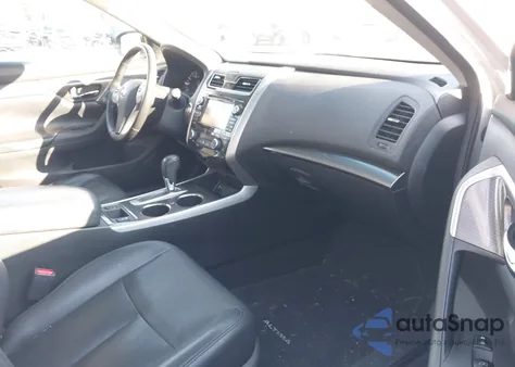 2015 Nissan Altima 2.5 из США, поврежденный, VIN 1N4AL3AP4FC595795